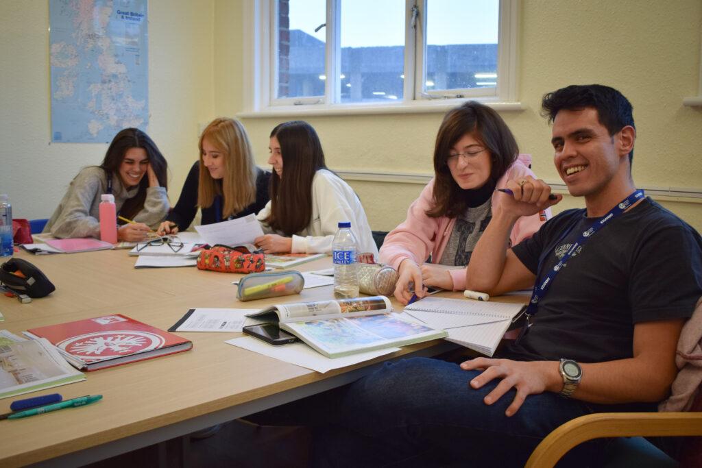 Website_StudentsClassCAE (2)